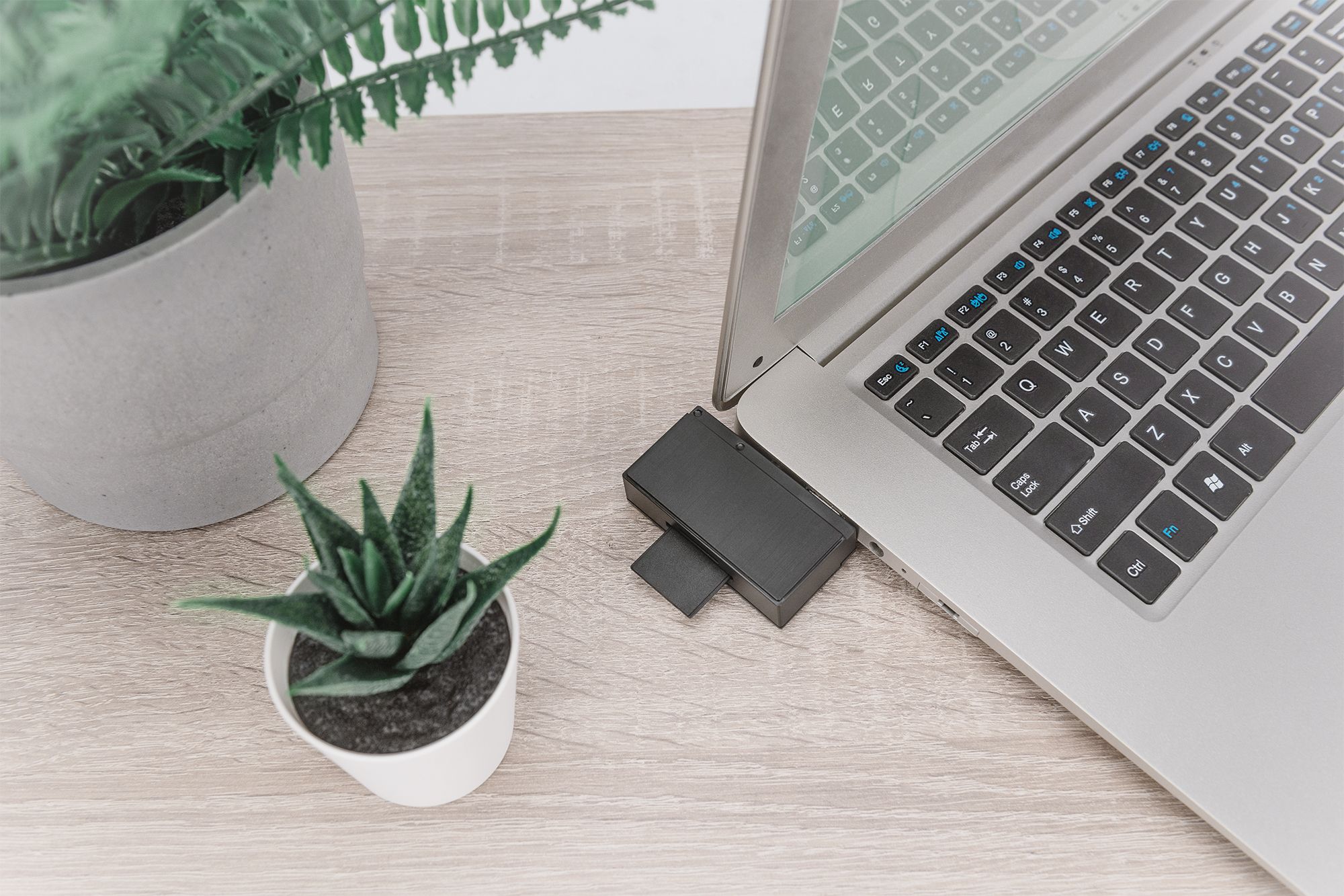 Universal Docking Station, USB 3.0, 7-Port, Travel 2x Video, 2x USB 3.0, RJ45, 2x Card Reader_4