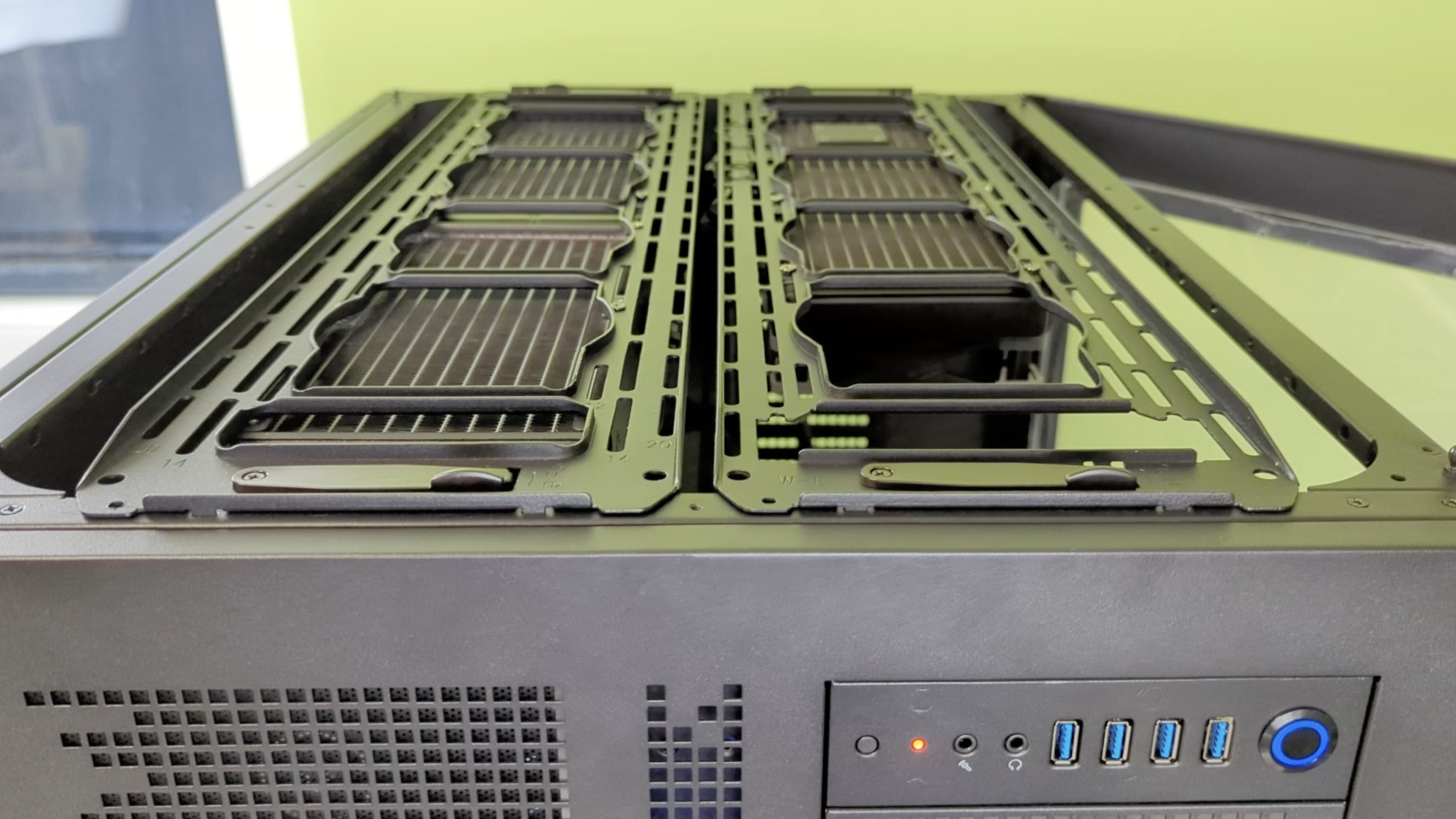 Procesor AMD Ryzen Threadripper PRO 7995WX,  96C / 192T, 2.50 - 5.10 GHz, 480 MB cache, 350 W, Tray 
 [1 buc]Cooler procesor Thermaltake ToughLiquid 360 TRX40 ARGB 
 [1 buc]Placa de baza ASUS Pro WS TRX50-SAGE WIFI, Socket sTR5, eATX
 [4 buc]Memorie server Samsung 64 GB DDR5 ECC RDIMM 4800 MHz 2Rx4
 [2 buc]Sursa Seasonic PRIME PX-1600 ATX 3.0, 1600 W, ATX, 80+ Platinum, Full modulara 
 [4 buc]Placa video MSI GeForce RTX 4090 SUPRIM LIQUID X 24 GB GDDR6X 384 bit 
 [3 buc]SSD Samsung ..._15