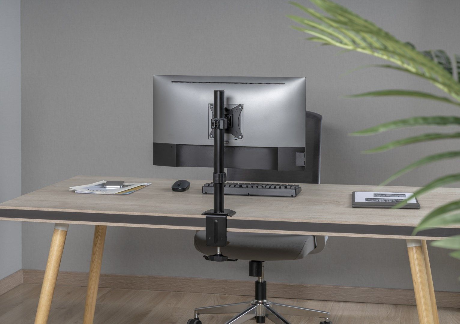 Gembird MA-D1-02 monitor mount / stand 81.3 cm (32 ) Black Desk_11