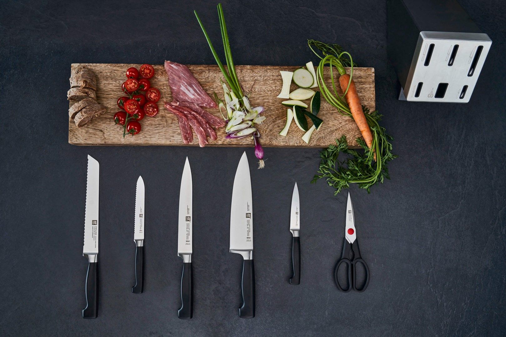 Set of 5 knives in a Zwilling Four Star self-sharpening block - Grey_10