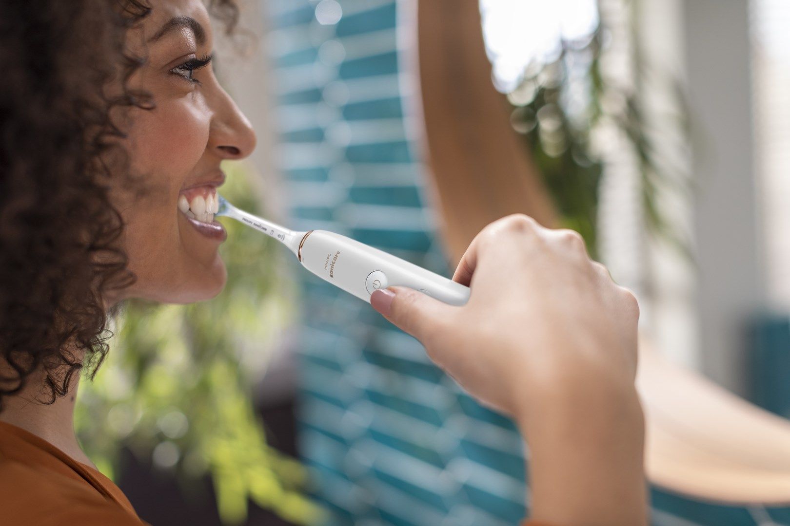 Philips DiamondClean 9000 HX9914/57 2-pack sonic electric toothbrush with charger & app_2