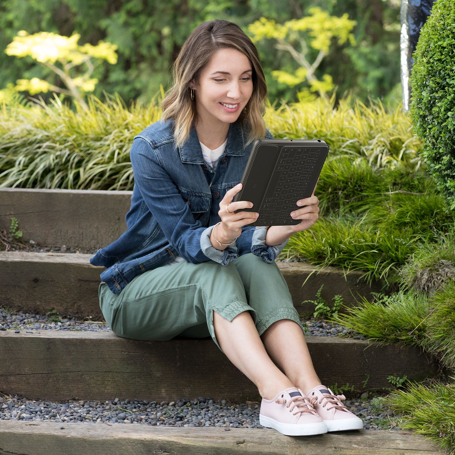 RUGGED FOLIO 7TH AND 8TH/GENERATION GRAPHITE FRA CENTRAL_13