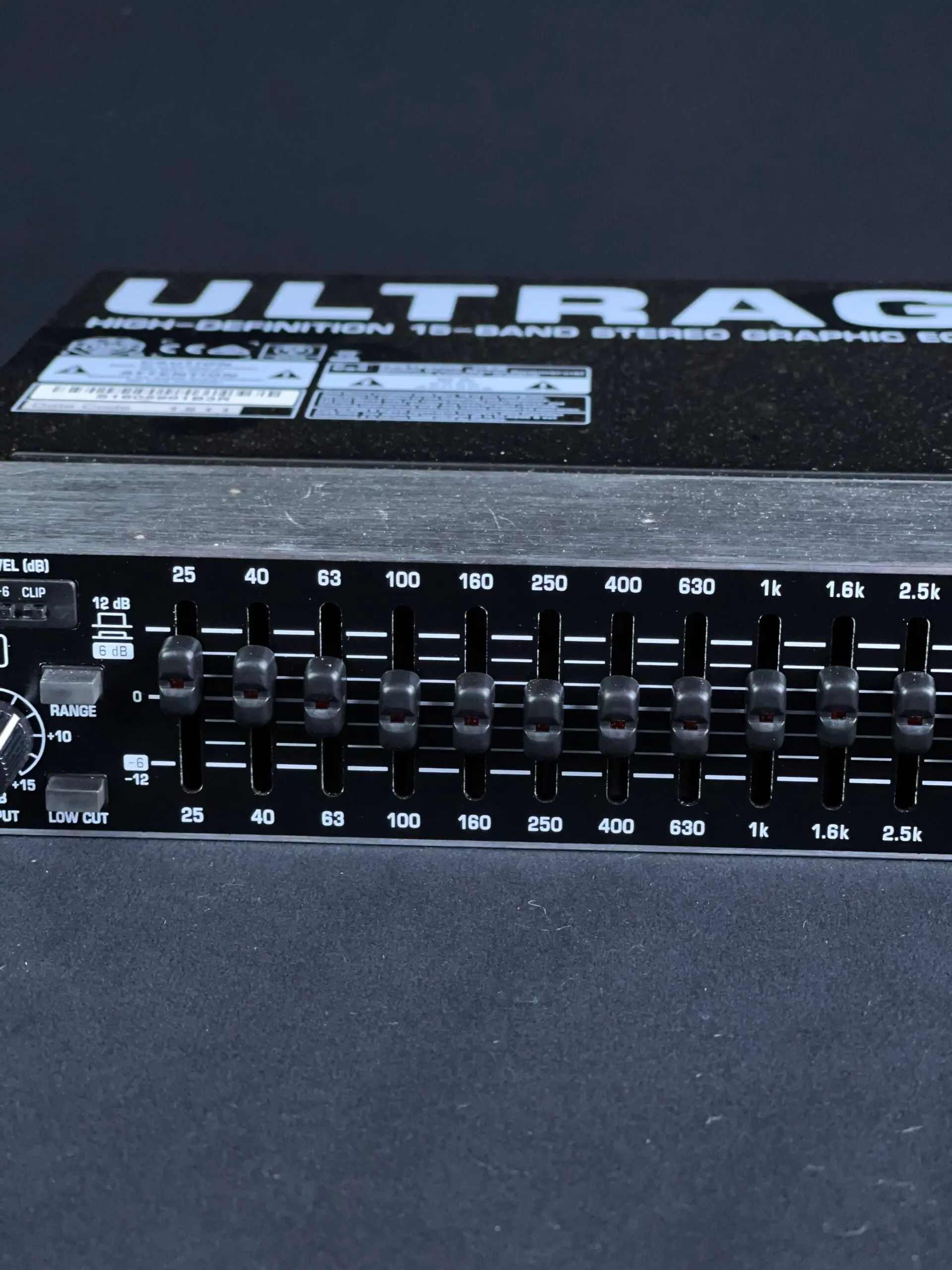 Behringer FBQ1502HD Korektor graficzny_5