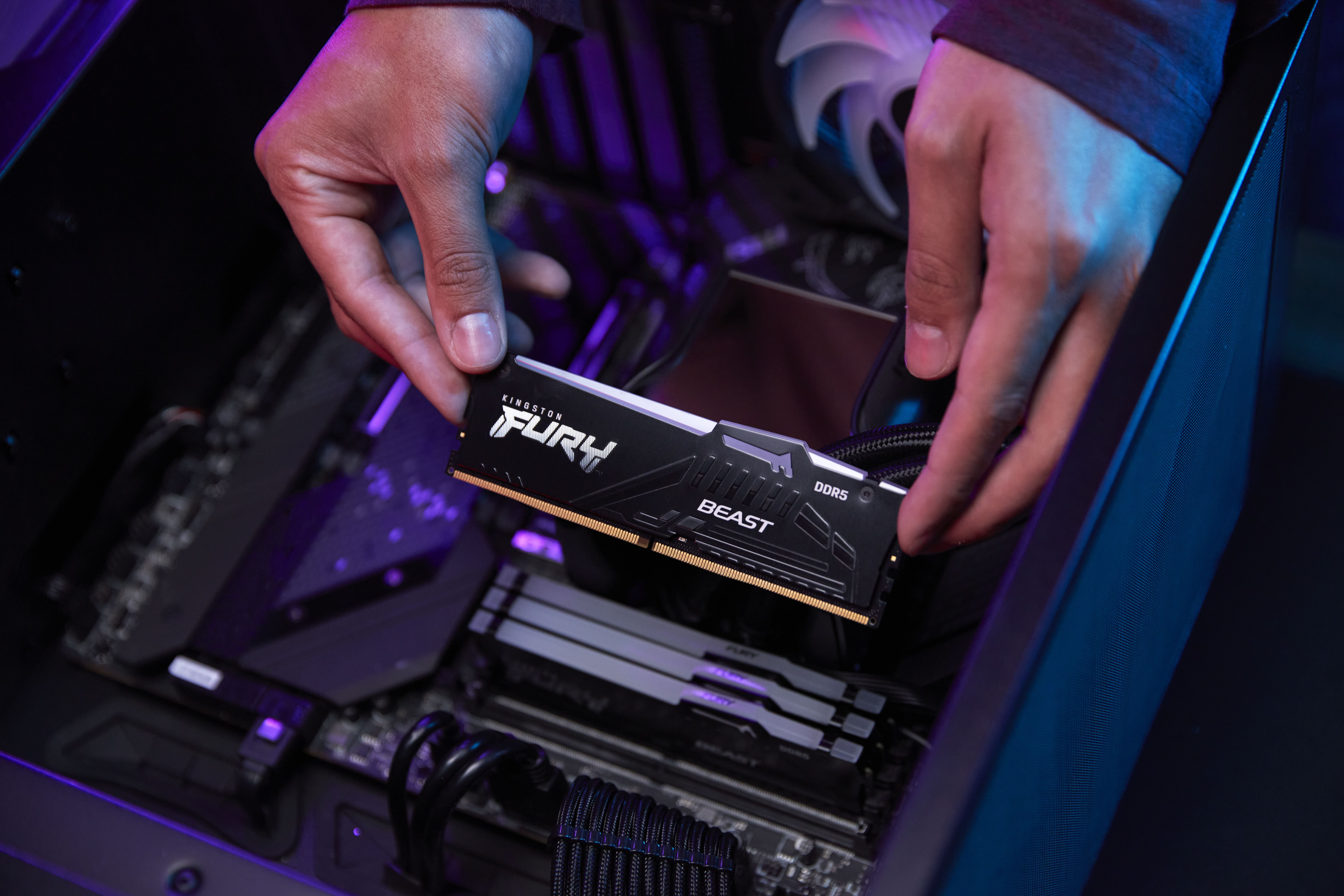 32GB DDR5 6000MT/S CL30 DIMM/FURY BEAST RGB EXPO_13