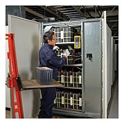 APC GerÃ¤teboden ausziehbar, bis 45kg (AR8123BLK)_2