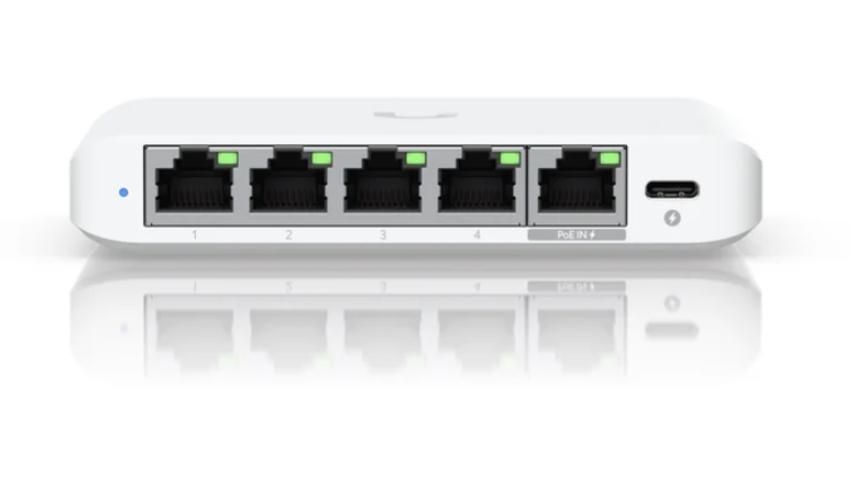 Ubiquiti 5-port 2.5G switch that can be powered with PoE or a USB-C adapter; 4x 2.5 GbE ports, 2.5 GbE PoE input port for power_1