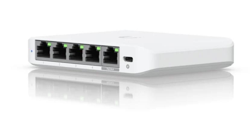 Ubiquiti 5-port 2.5G switch that can be powered with PoE or a USB-C adapter; 4x 2.5 GbE ports, 2.5 GbE PoE input port for power_2