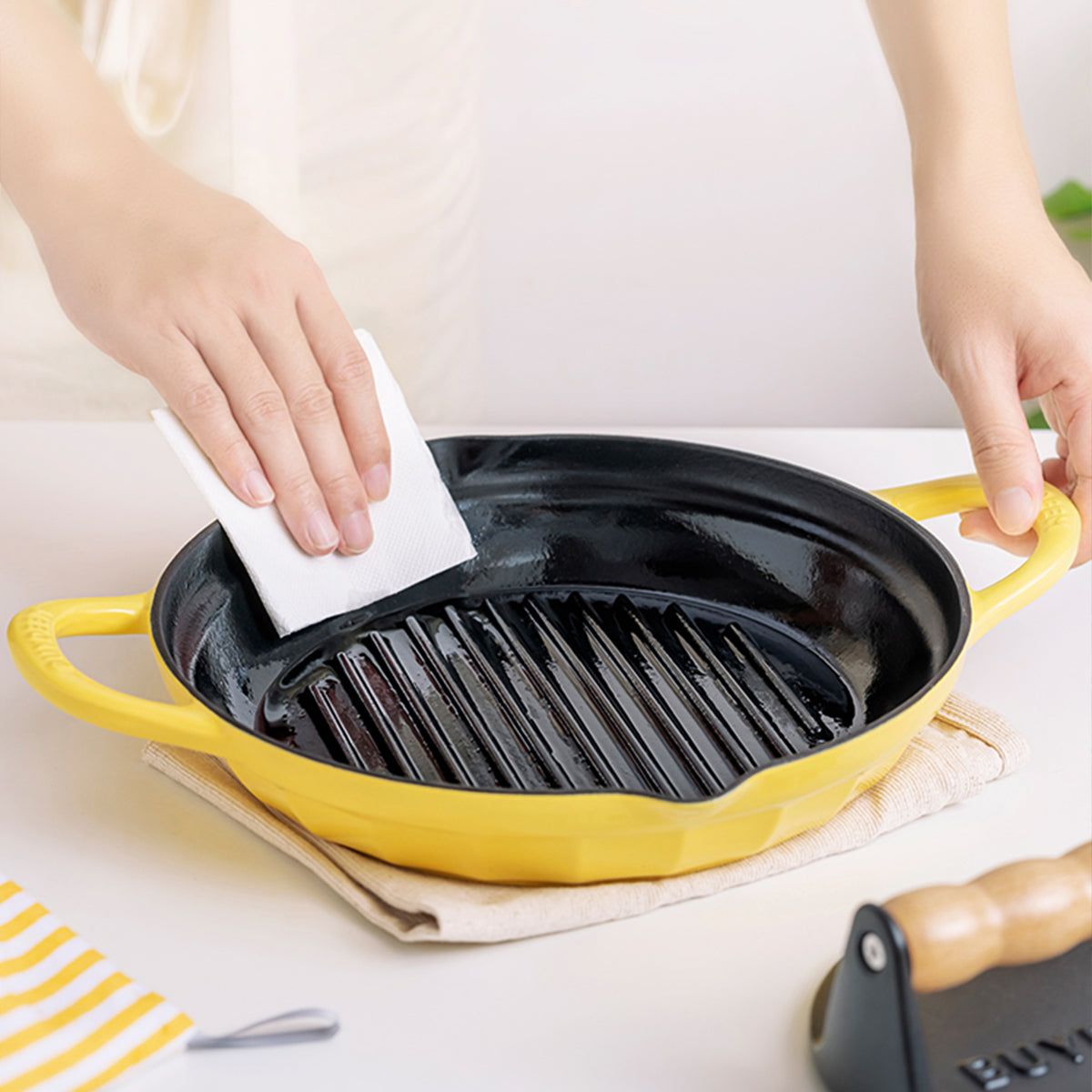 BUYDEEM Enameled Cast Iron Grill Pan 26 cm, model CP553, color Mellow Yellow_1