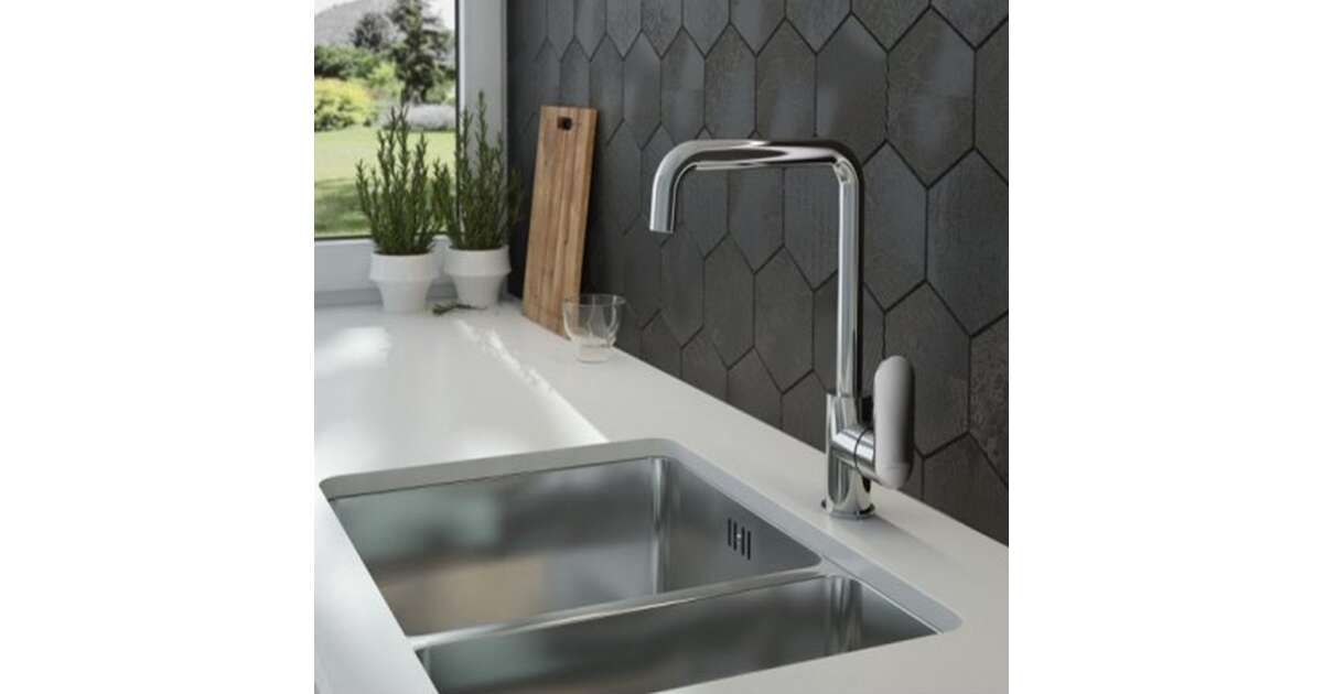 Kitchen faucet with rectangular spout_4