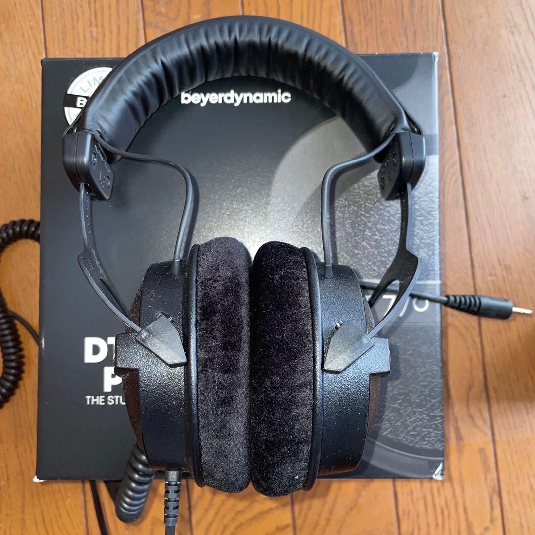 Beyerdynamic DT 770 Pro 80 ? Black Limited Edition - closed studio headphones_5