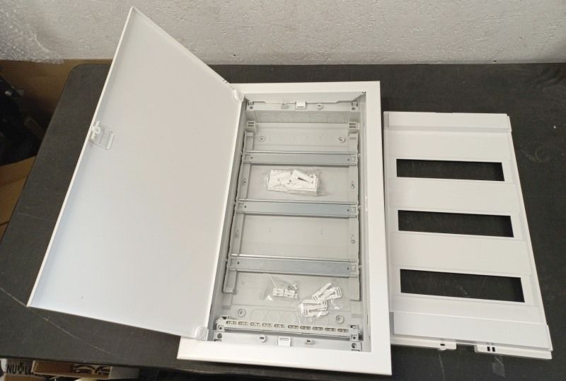 Installation housing plastic  metal doors  flush_3